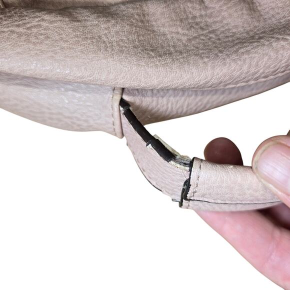 Steve Madden Pebbled Padded Fullsize Backpack 17x14x5. Gold Hardware. - Picture 8 of 8